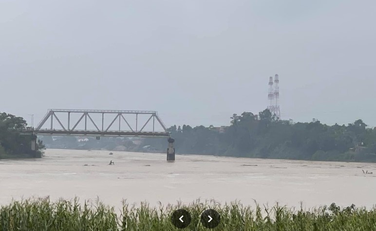 Cầu Phong Châu bị sập