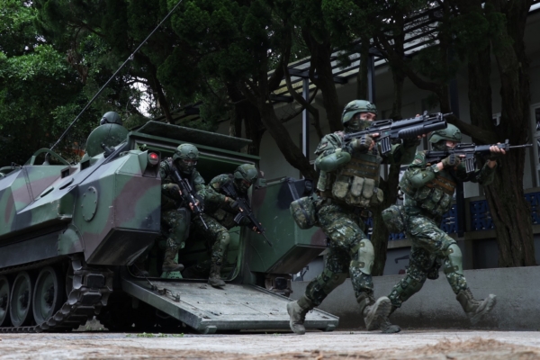 Trung Quốc tập trận bao vây Đài Loan