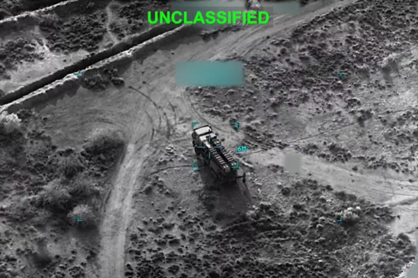 Ảnh chụp màn hình từ video do Bộ Chỉ huy Trung tâm Hoa Kỳ (CENTCOM) đăng tải trên tài khoản X @CENTCOM ngày 28 tháng 2 năm 2026, cho thấy quân đội Mỹ thực hiện cuộc tấn công vào một cơ sở tại Iran. (Ảnh: HANDOUT / US Central Command / AFP)