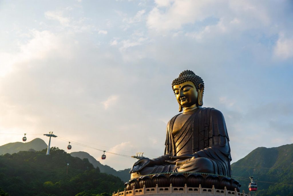 Caption: Đại Phật Thiên Tân (Big Buddha) – biểu tượng tâm linh nổi tiếng của Hồng Kông