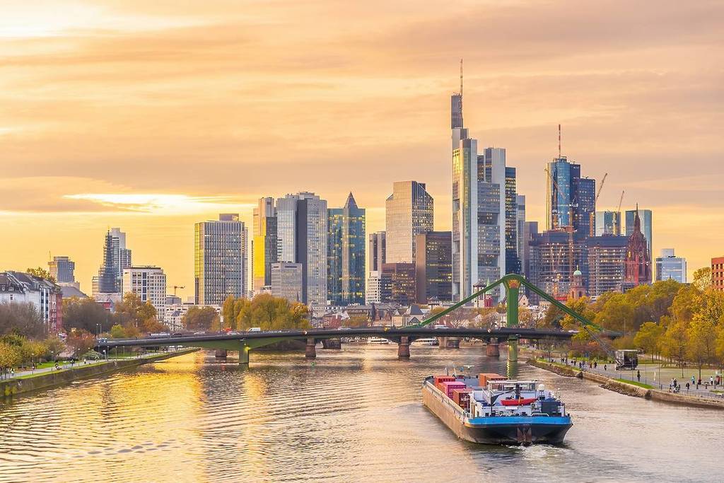 Frankfurt mang biệt danh Main-hattan.