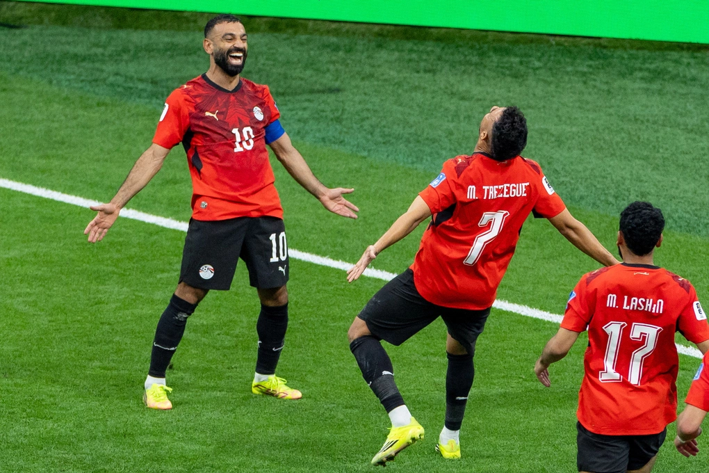 Tiền đạo Ai Cập Trezeguet (số 7) Zealand mừng b&agrave;n thắng với Mohamed Salah (số 10) trong trận thắng New Zealand 3-1 ở s&acirc;n BC Place tại Vancouver, Canada ng&agrave;y 21/6/2026.