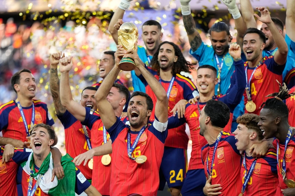 西班牙如何重返FIFA世界排名第一?